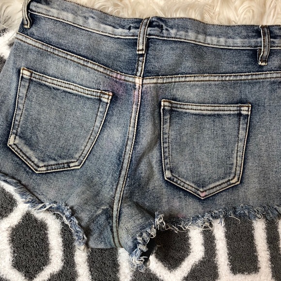 high waisted cutoff short w/ metal embellishments - Picture 7 of 8